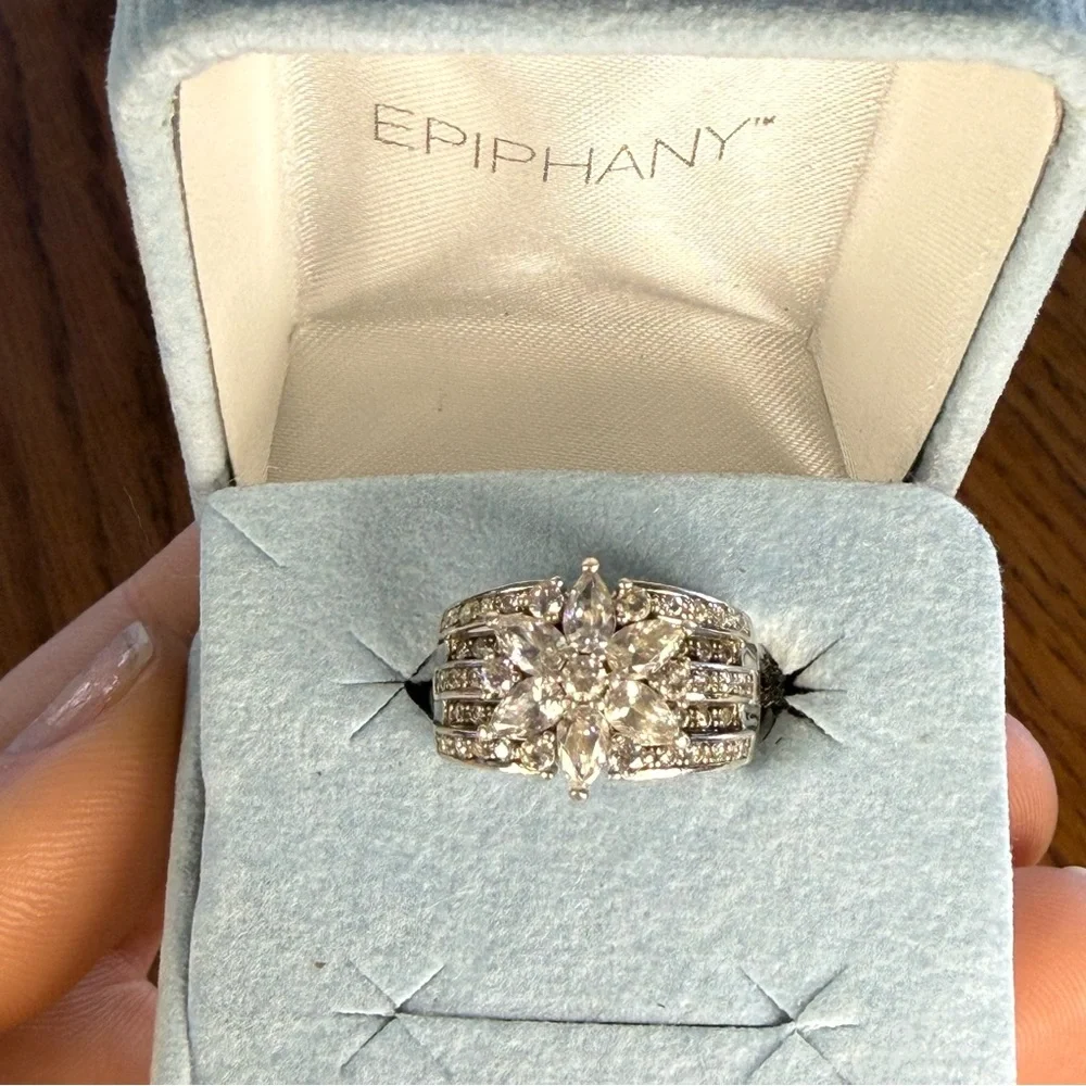 Vintage SW Sterling Silver Flower Ring – Size 6 – Marquise & Round CZ - Picture 4 of 10